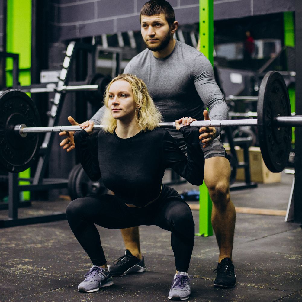 couple-training-together-gym